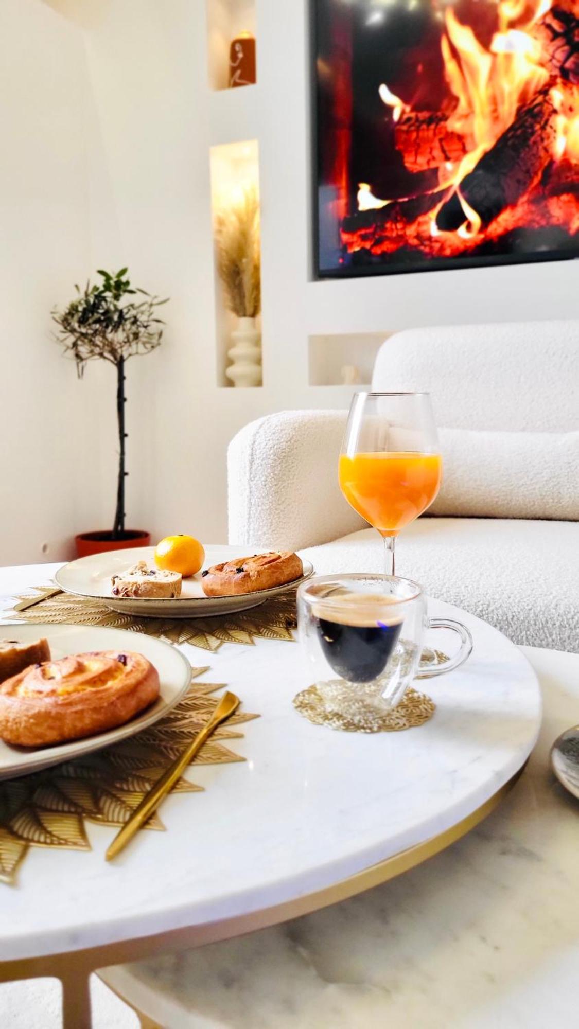 - La Suite Delos - Jacuzzi 2 Places - Centre Ville A Pied - Lit Queen Size - Parking Privee - Wifi - City Center Within Walking Distance - Кемпер Экстерьер фото